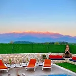 Hidden Paradise Garden Villa *