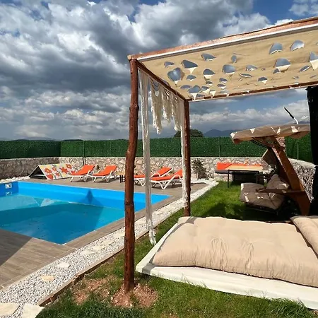 Hidden Paradise Garden *