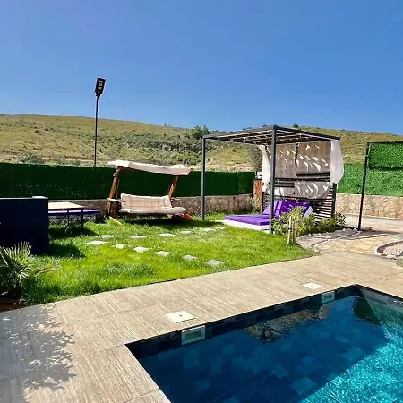 Hidden Paradise Garden Willa